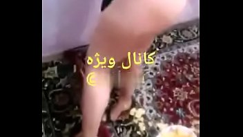 لیسیدن پشت زانوهای میسترس ایرانی و خوردن تف