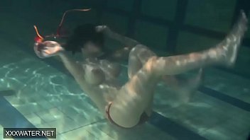 Super hot sister Anna Siskina with big tits in the swimming pool