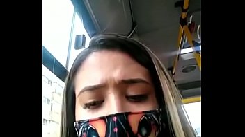 Chava se masturba en transporte publico