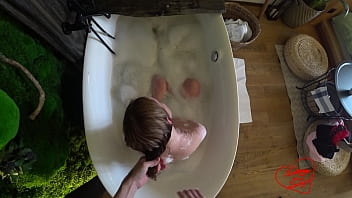 She came on Vacation and Immediately got a Creampie in the Bath - SOboyandSOgirl